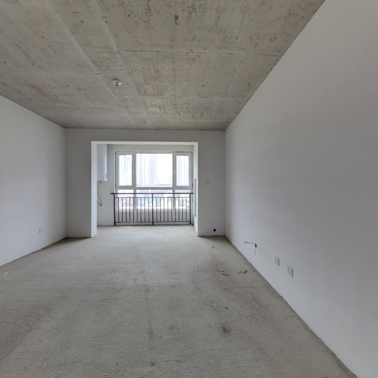 出售香邑溪谷玫瑰园洋房  四居双卫  毛坯 采光 视野好