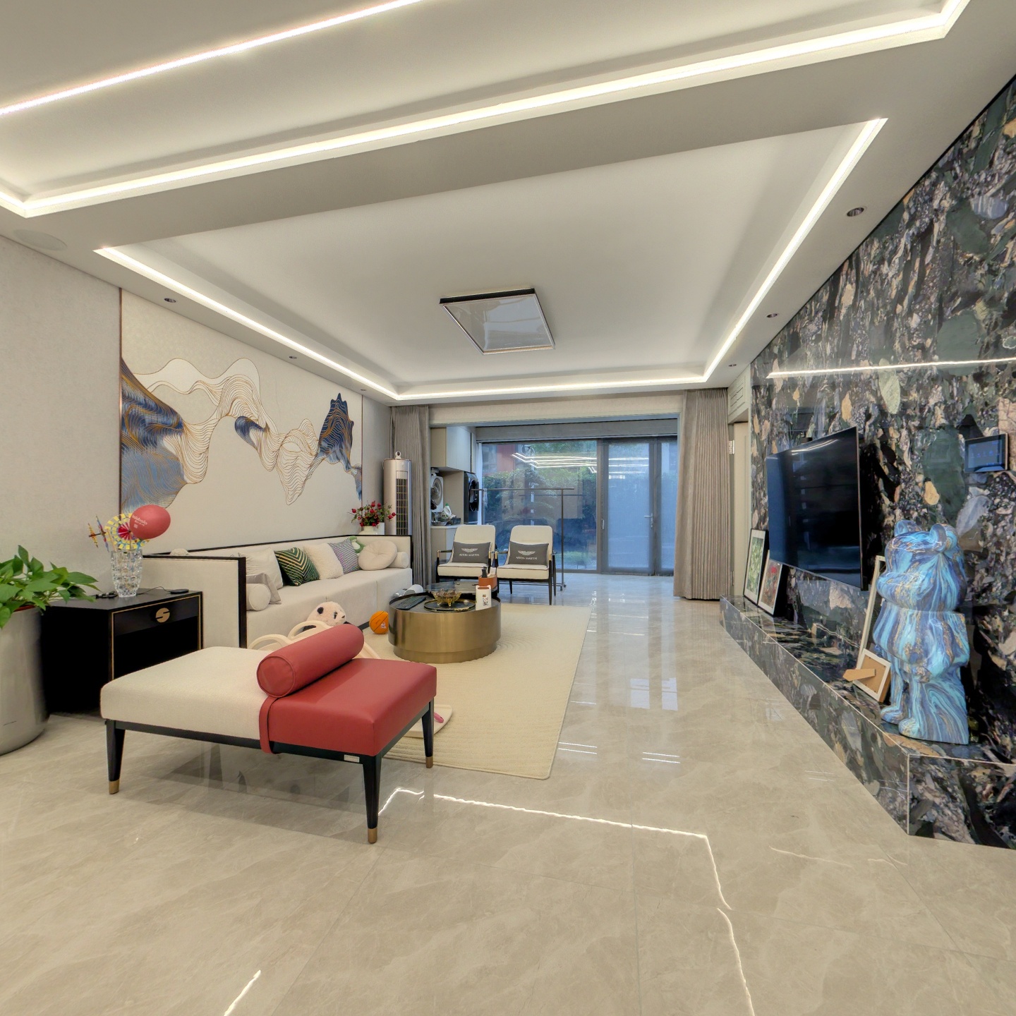 近政务大厅，精装，带大院子，停车方便