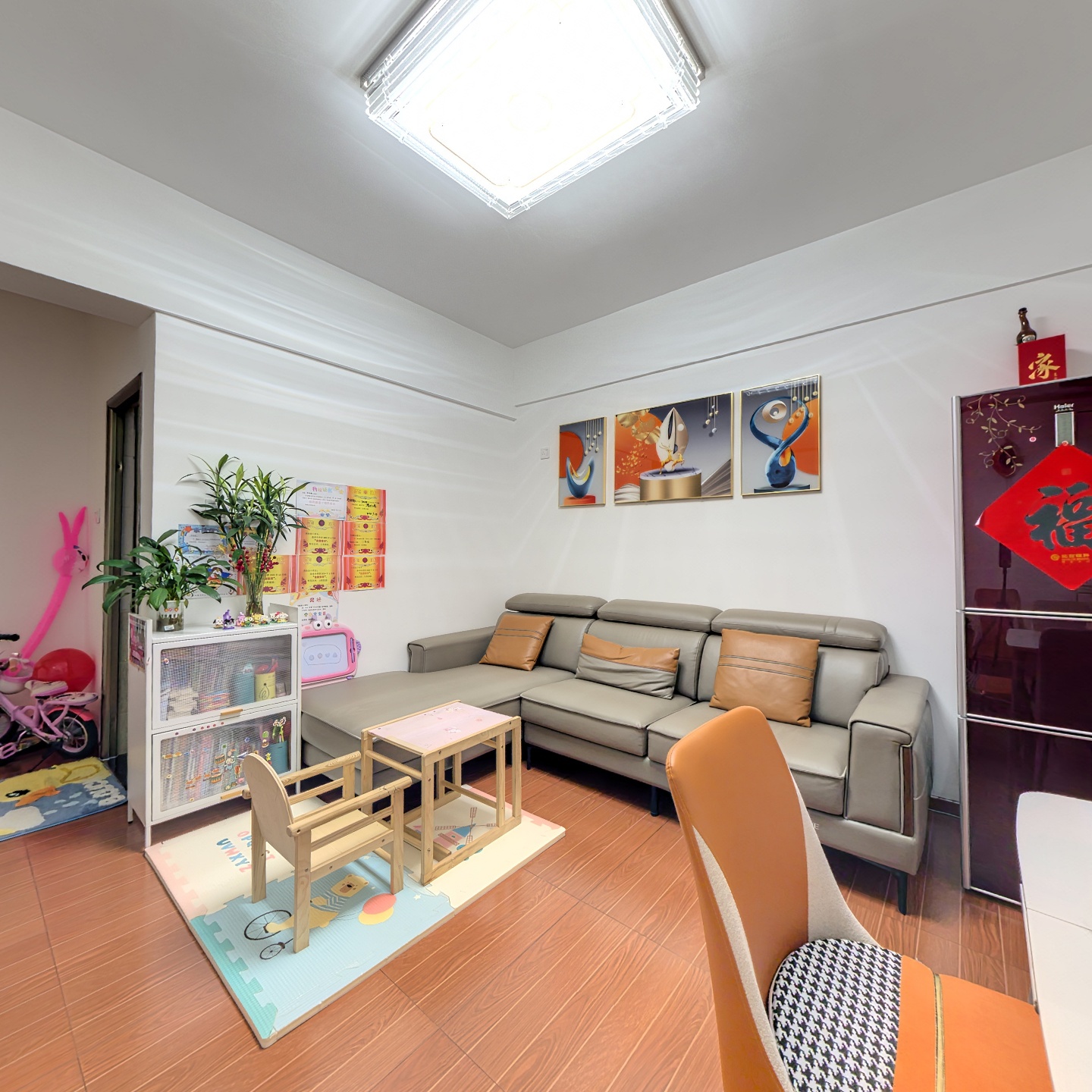 钻石广场全朝阳两居室，可贷款，房本满二 房子