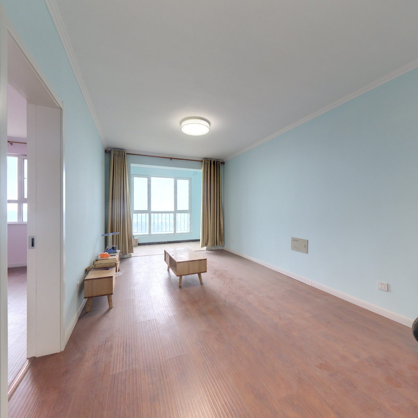 70年产权，精装两居，楼层好，采光很充足