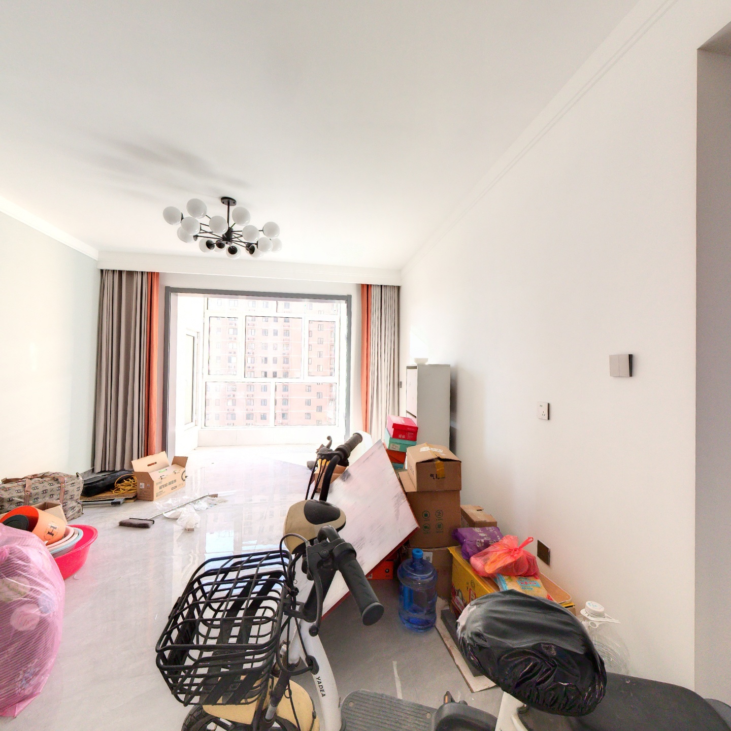 房子精装修，保养的很好，南北通透采光好