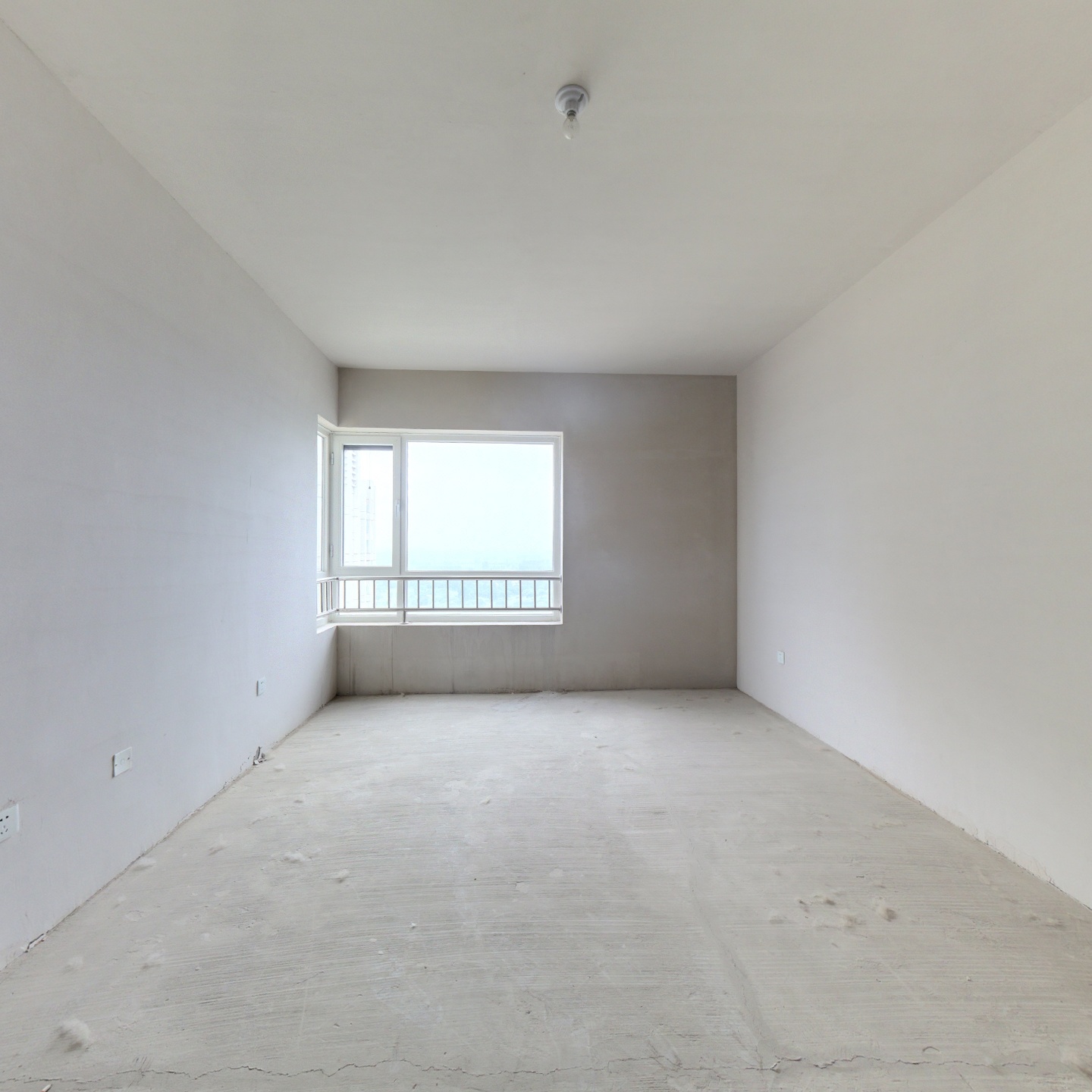 通透三居室  小区环境优雅  房本满二