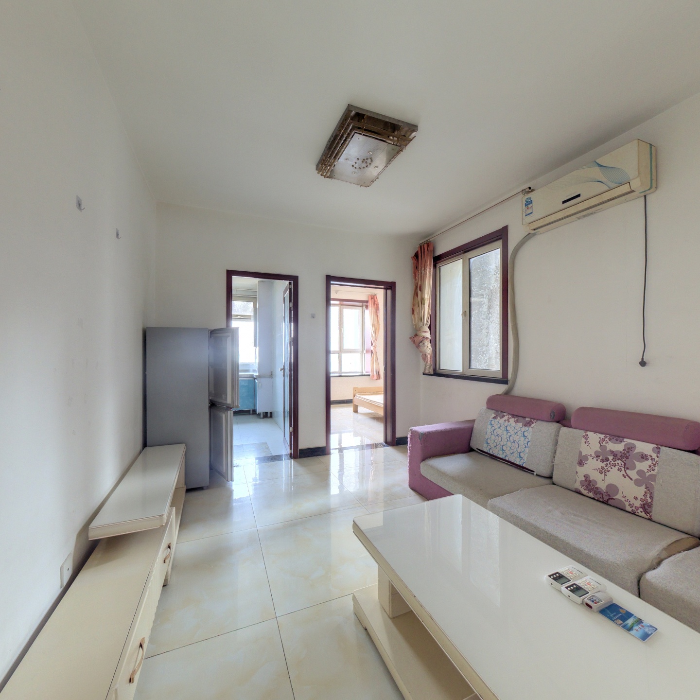 带装修拎包入住，户型方正，房本满五，配套齐全。