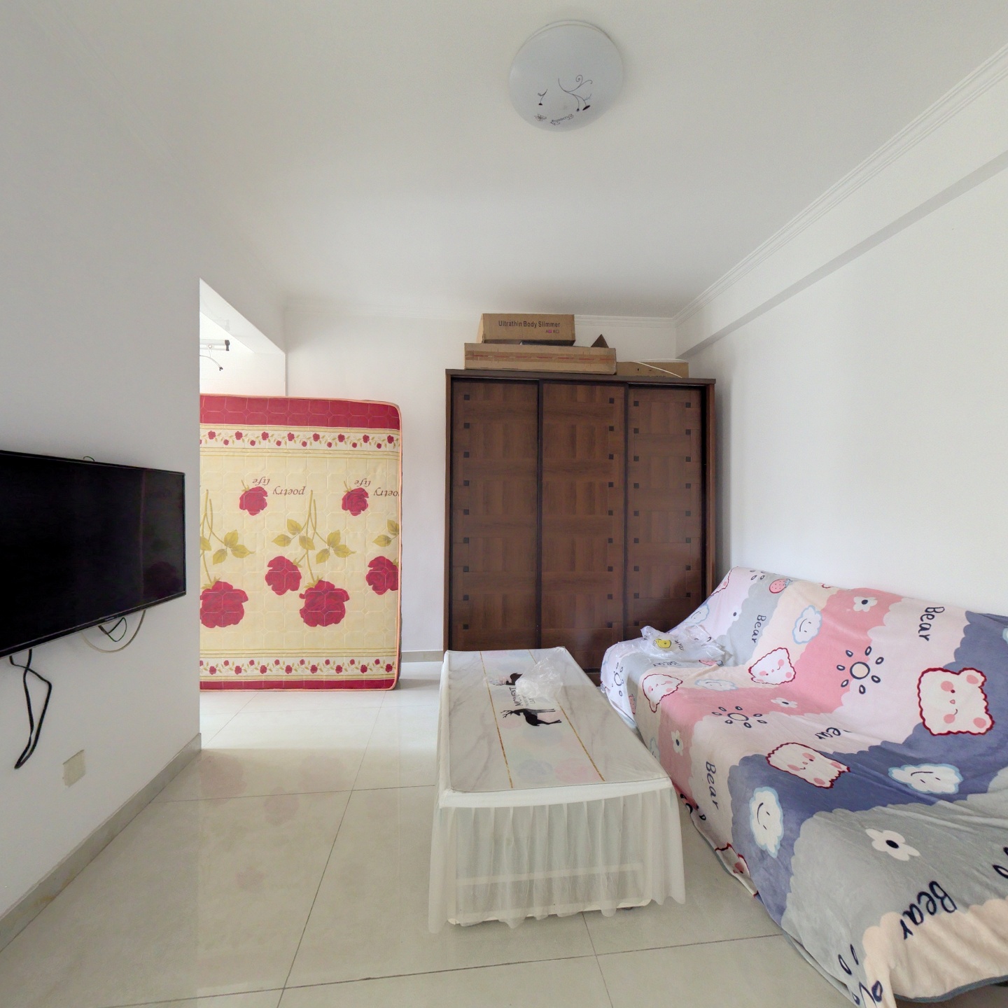 业主诚心出售，带装修，价格可议，中间楼层