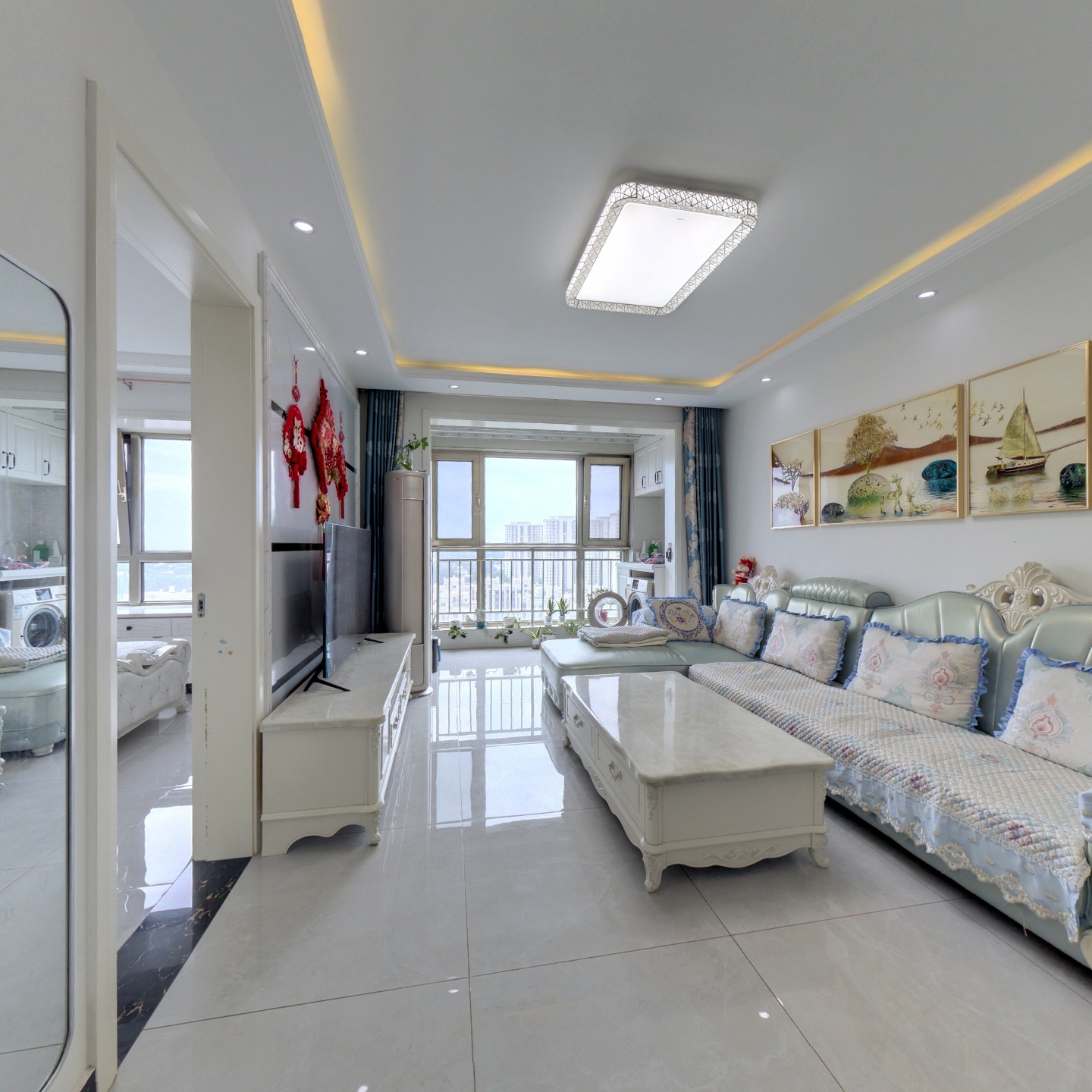 高铁站旁边精装三居室，全天采光