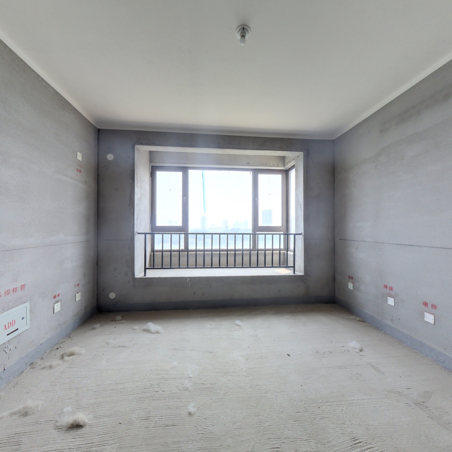 此房中间楼层 采光佳 南北通透 园林社区 集中供暖