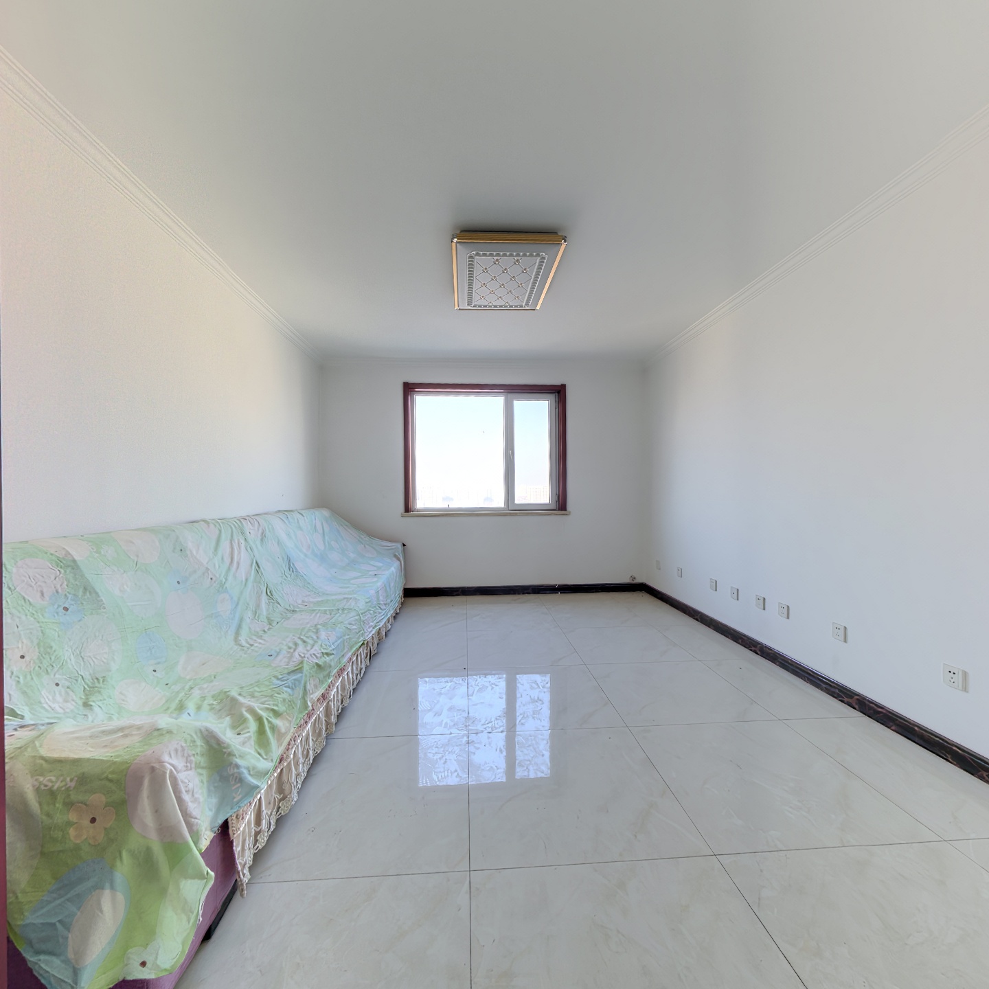 冠云路电梯高层，南北通透户型，小区环境优美，满二