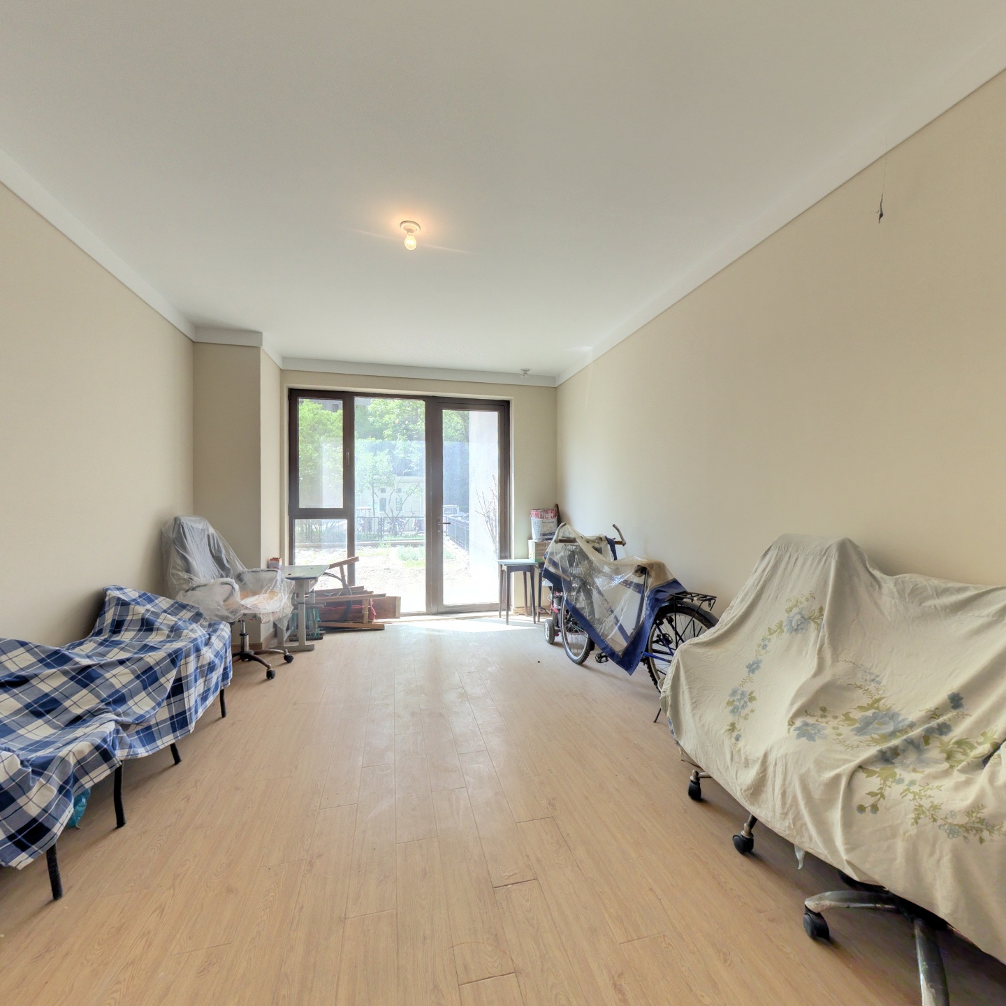 理想湾 大F通透三居 带80平小院 简单装修