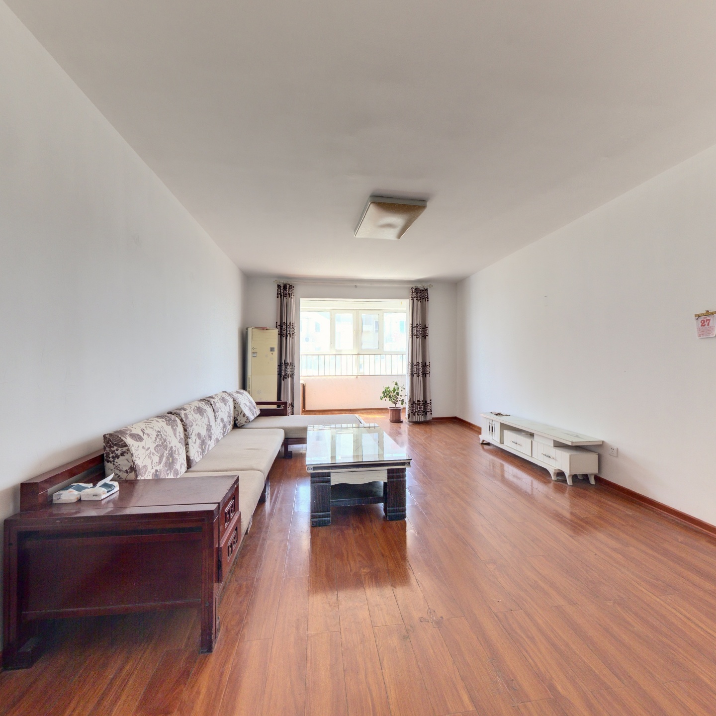 户型通透， 一梯两户， 交通便利。满五