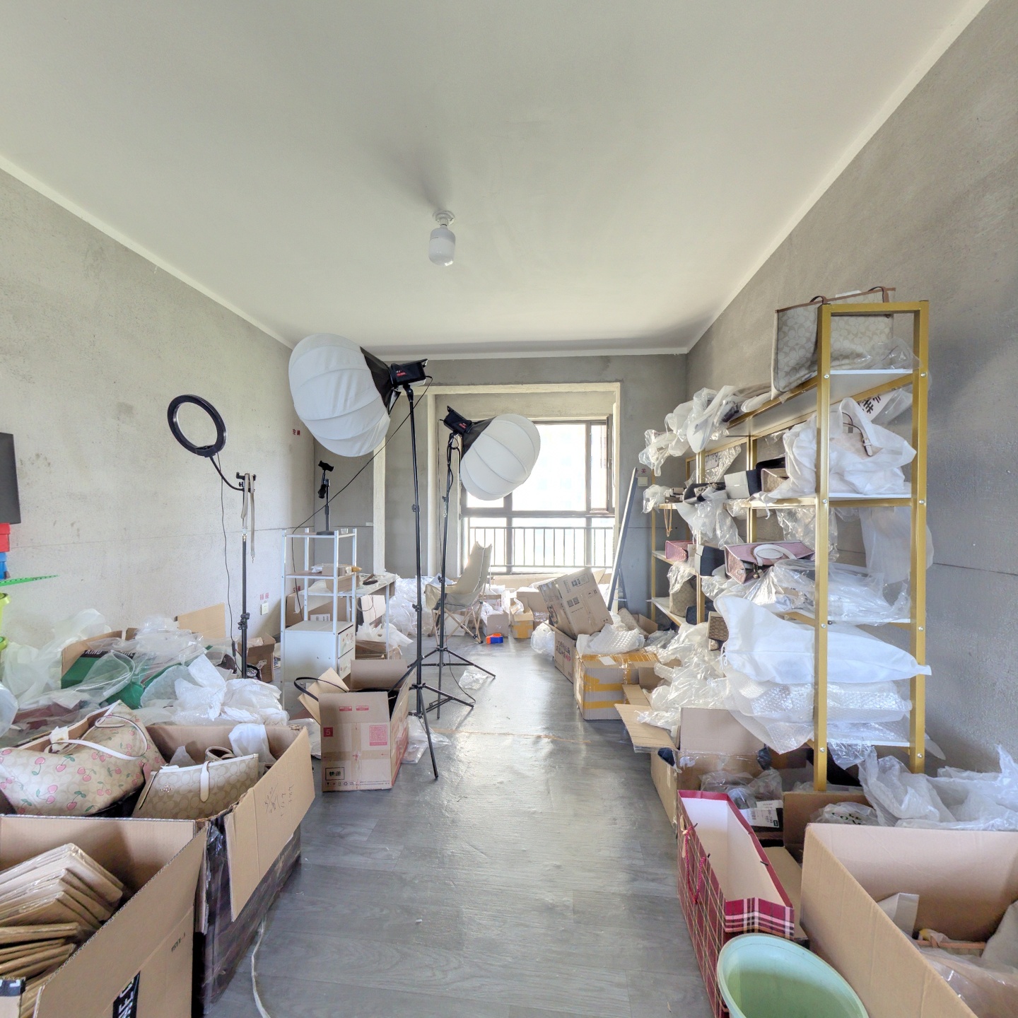 天伦湾三期南北通透三居室，一个单元，居住人数少