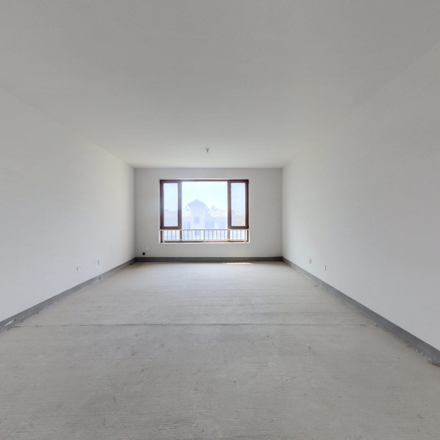 高铁新干线南北通四居，中间位置，中间楼层，业主诚售