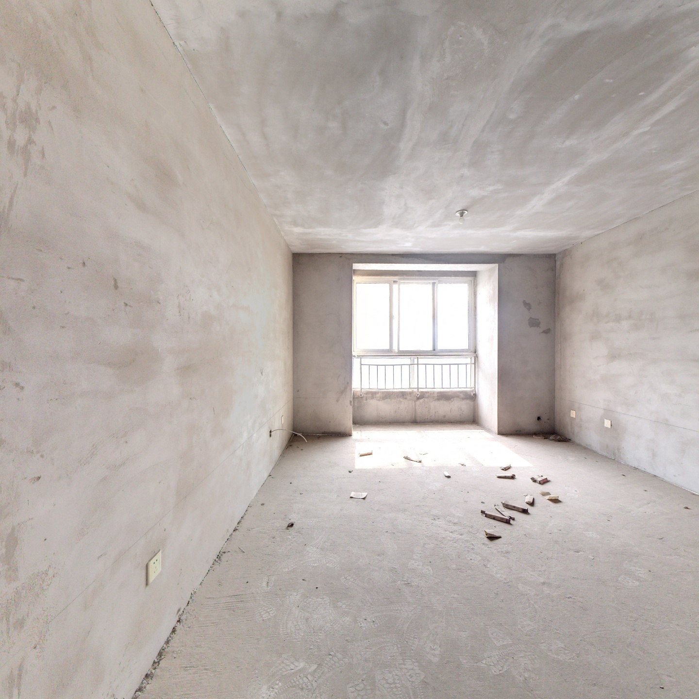 冠云路链接老城区，龙马路链接高铁区。毛坯房，随意装