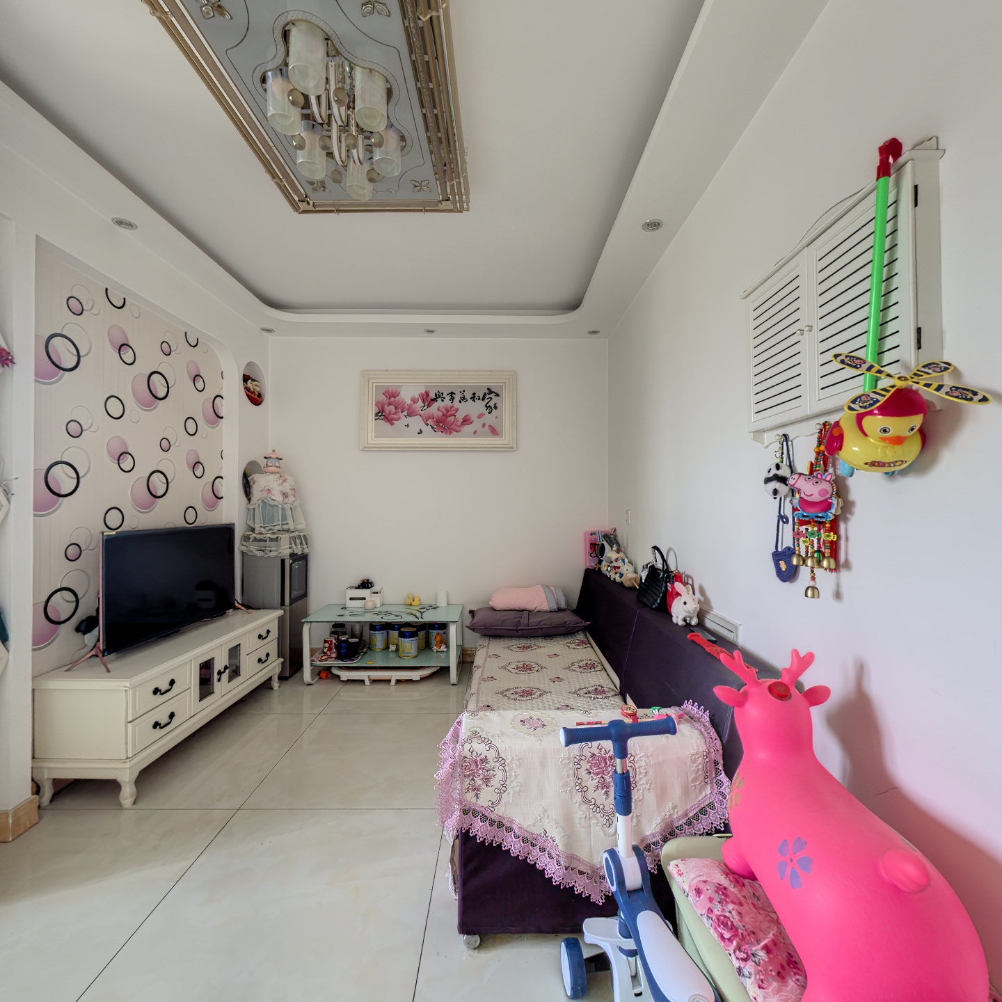 水岸花城东向一居精装修，往返北京838交通方便