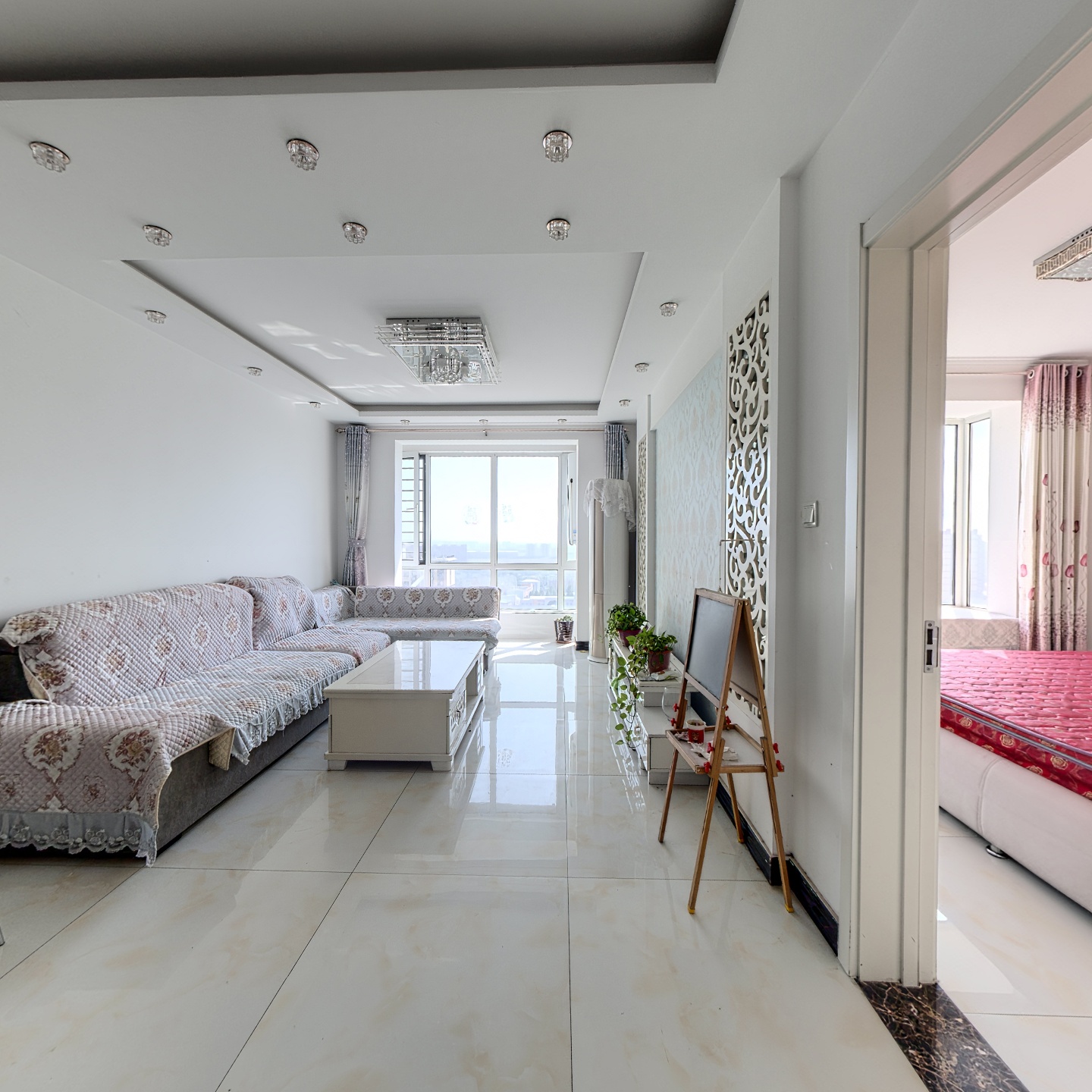 精装修全南两居 中楼层采光好无遮挡 带车位地下室