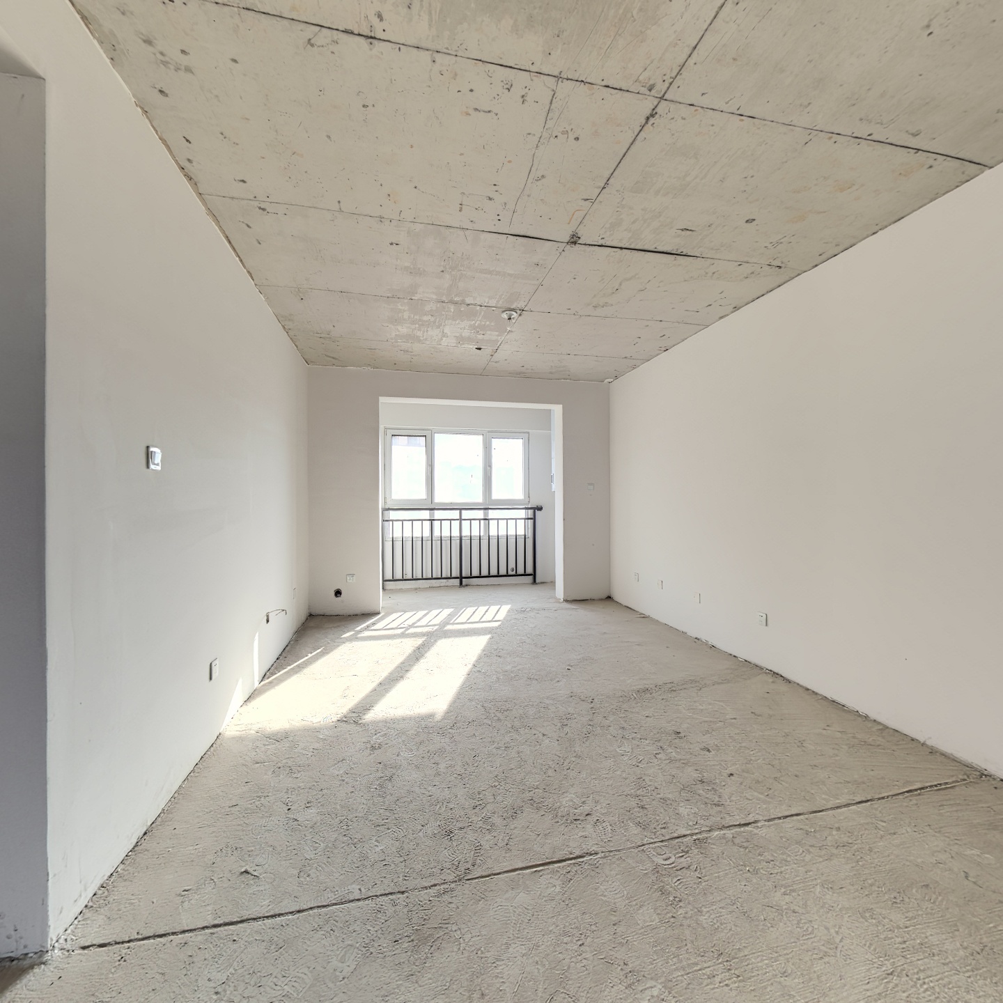 房本满二，带一个产权车位，好楼层 全天采光