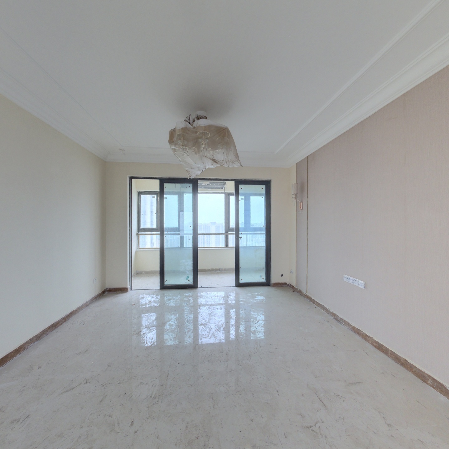 昭山站恒大养生谷业主五折出售全新精装三房