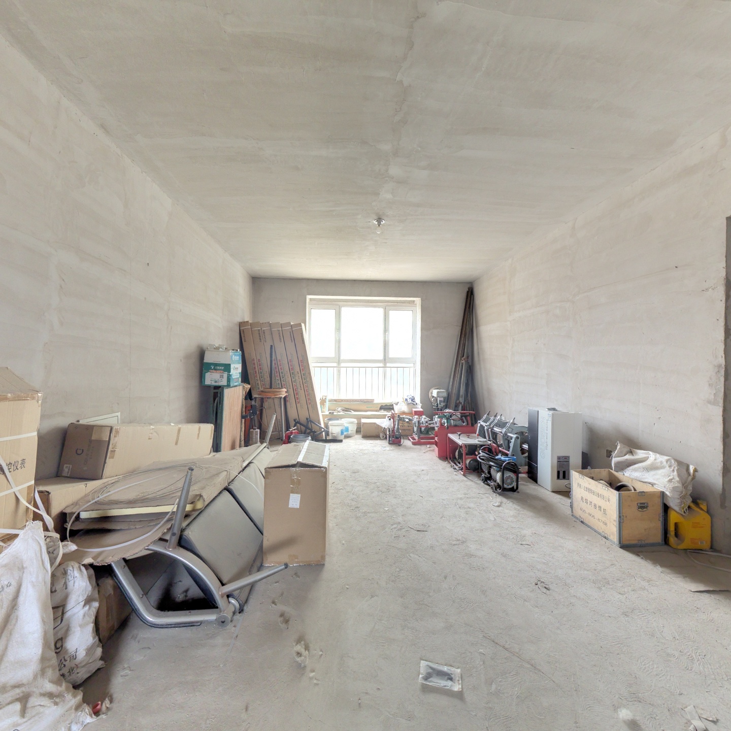 此房南北通透，三室两卫，三阳户型，大露台140平