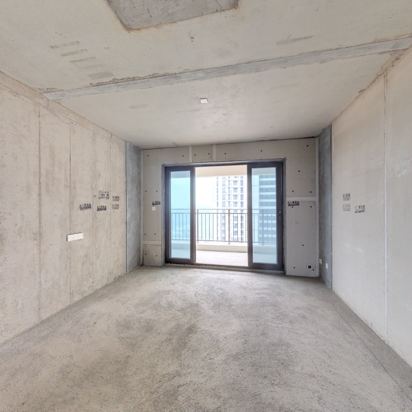 长沙南地铁口，湘江保利时代，一级物业，