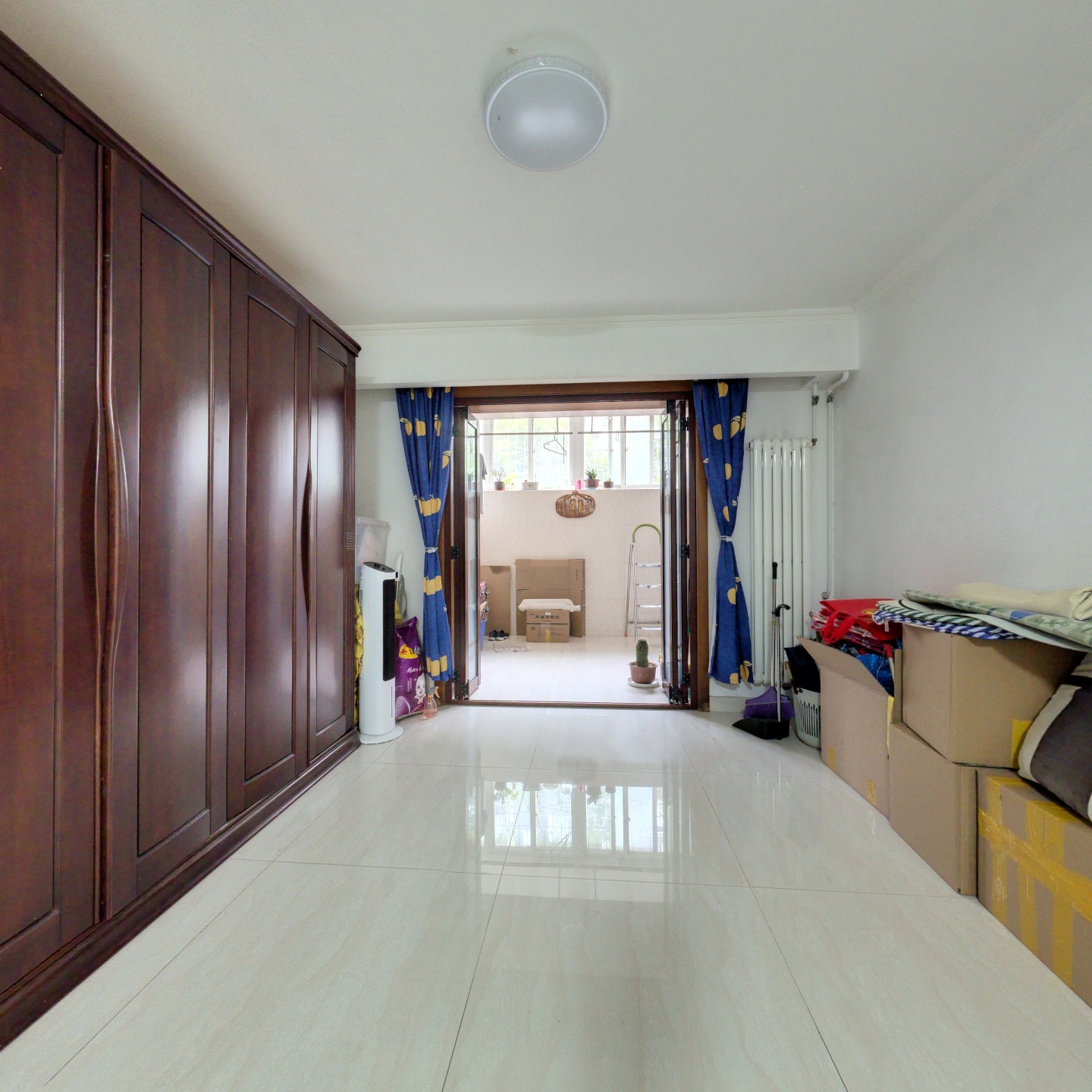 南沙灘小區(qū)優(yōu)質(zhì)兩居好房源，半地下采光很好，價(jià)格合適