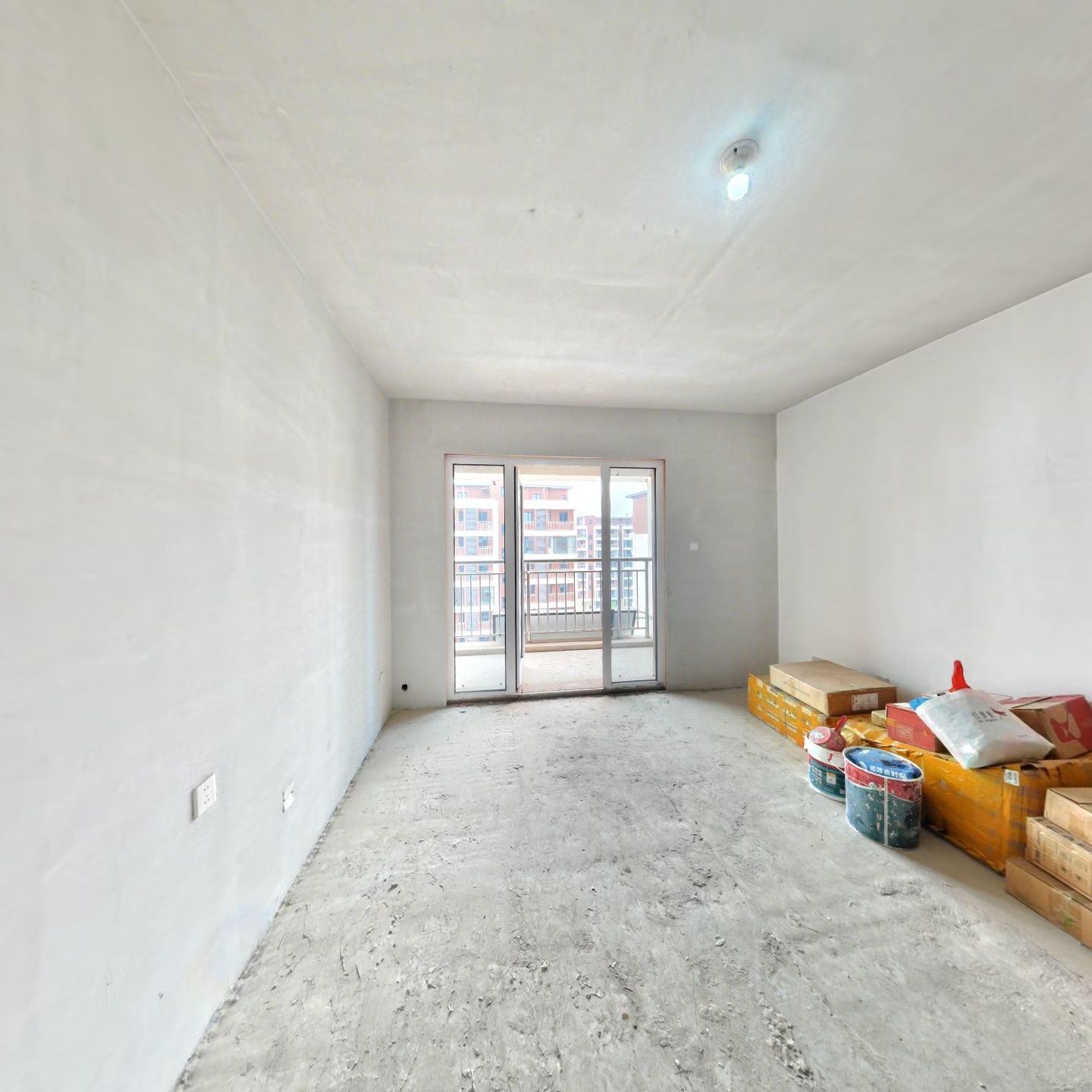 一梯两户，南北通透三居，双卫，有车位，到时候在商量