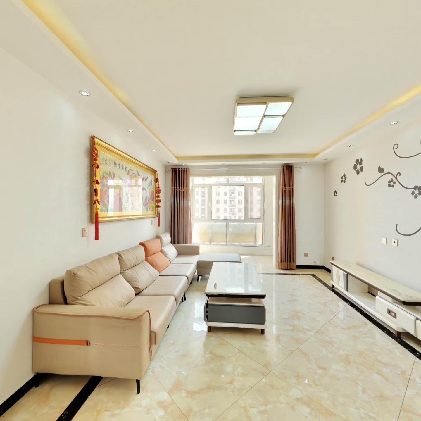 新社区小区环境好，园林式绿化，人车分流，配套齐全