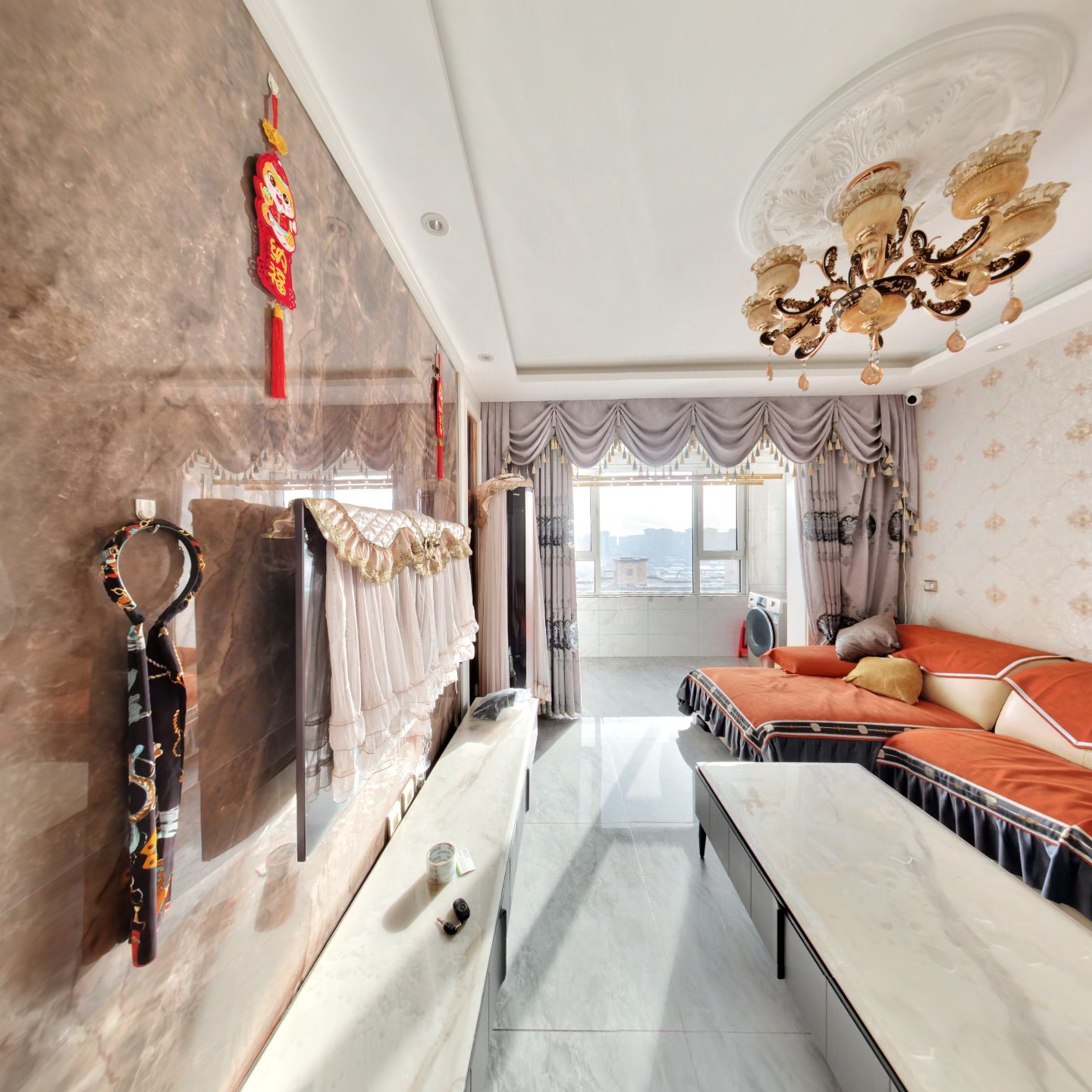 高铁精装两居，业主急售，随时看房