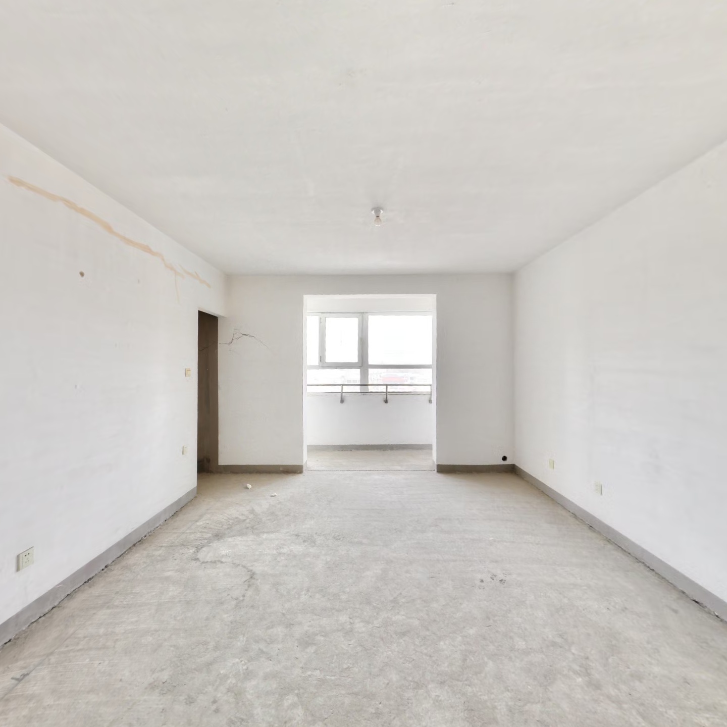 水岸花城，一线河景美宅，标准现房，即买即住