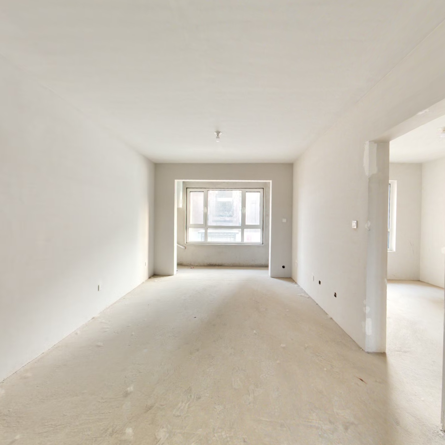 小区内有幼儿园，环境绿化好，一梯三户，可更名