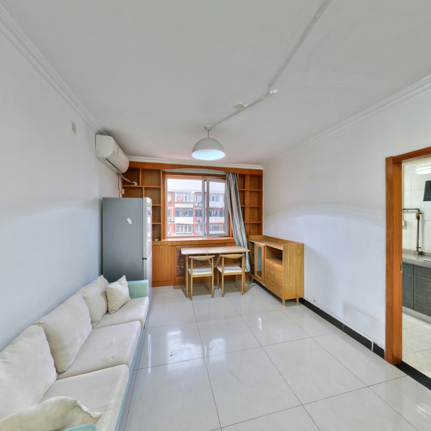 華龍?jiān)纺侠?2室1廳 南 北