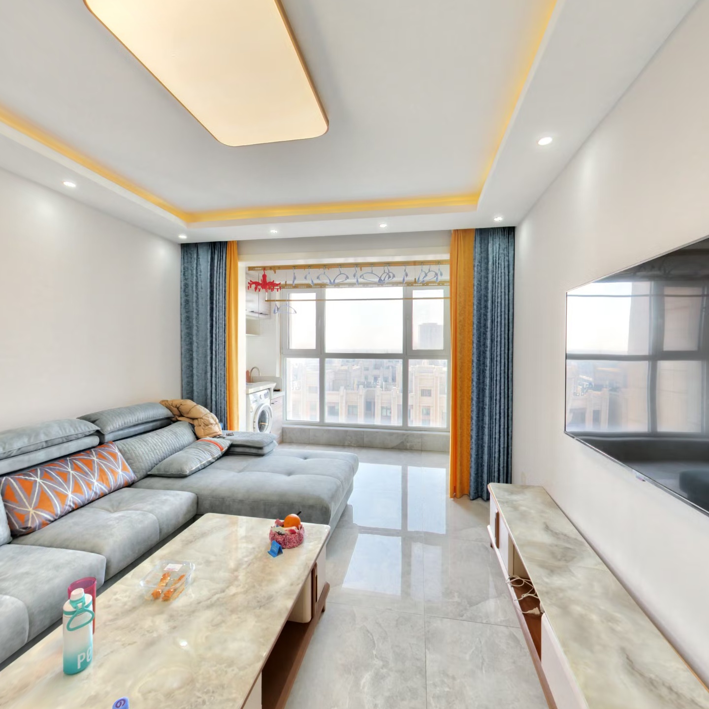 此房业主自住精装修，家具家电齐全，拎包入住