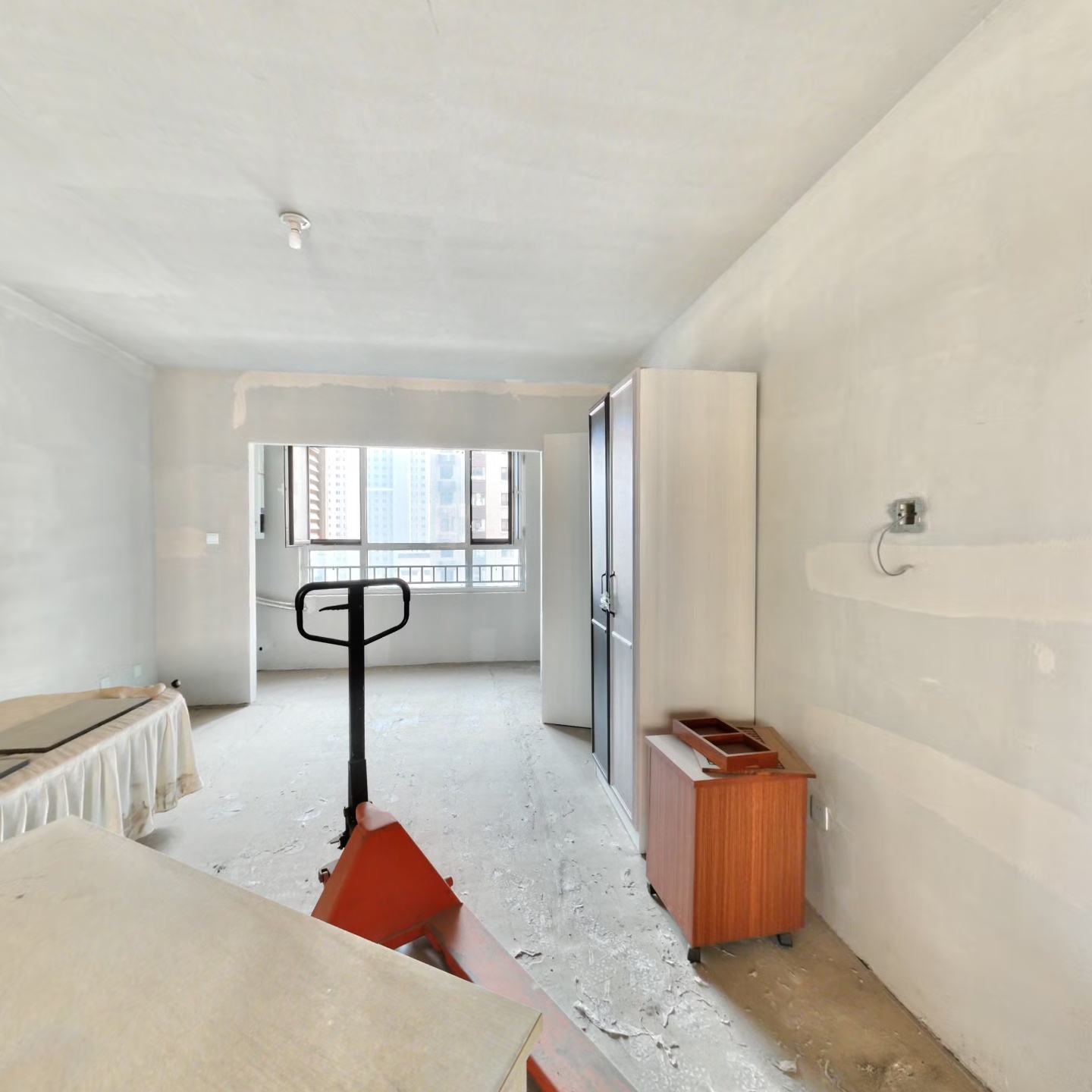 印象城，大社区，南北通透，双明卫大三居，中间楼层