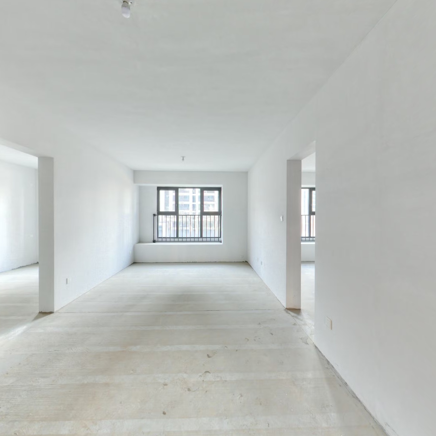 华远二期急售房源的四叶草户型，南北通采光好，双明卫