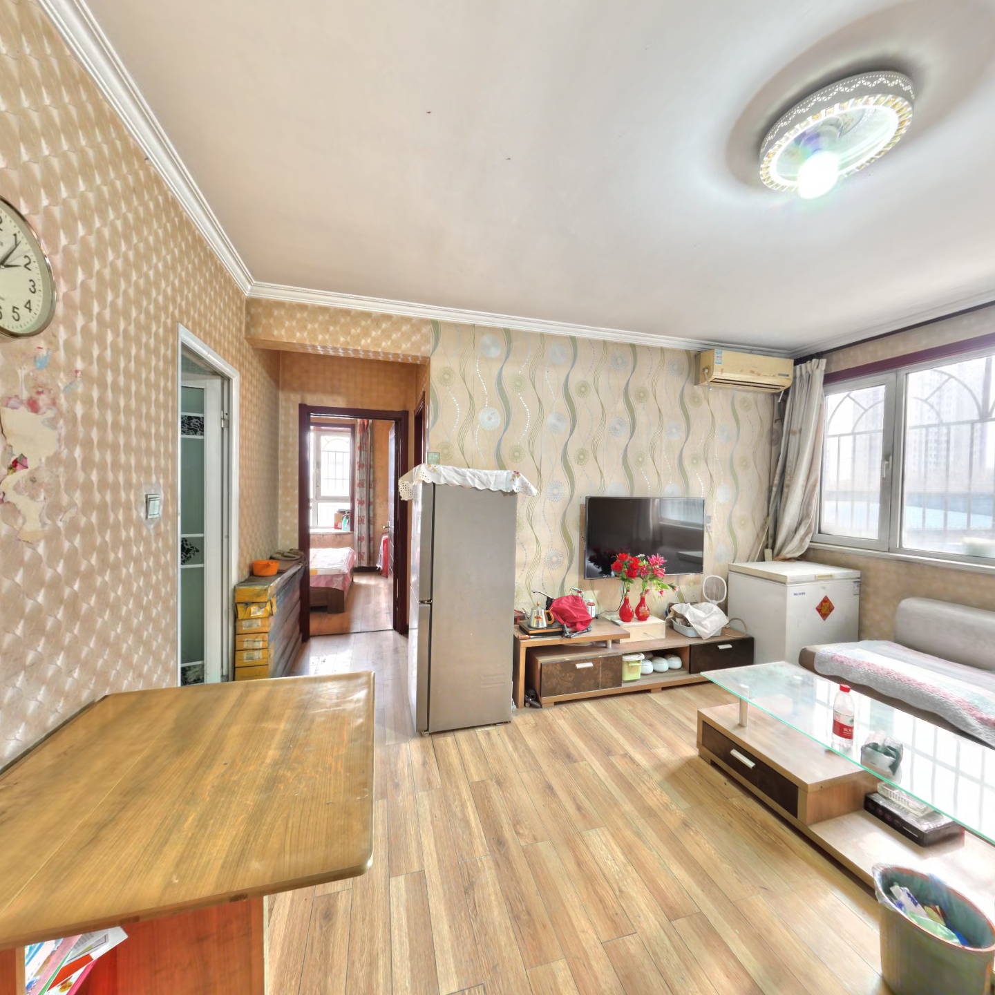 房本满二，正规两居室，中间楼层，采光好，带装修