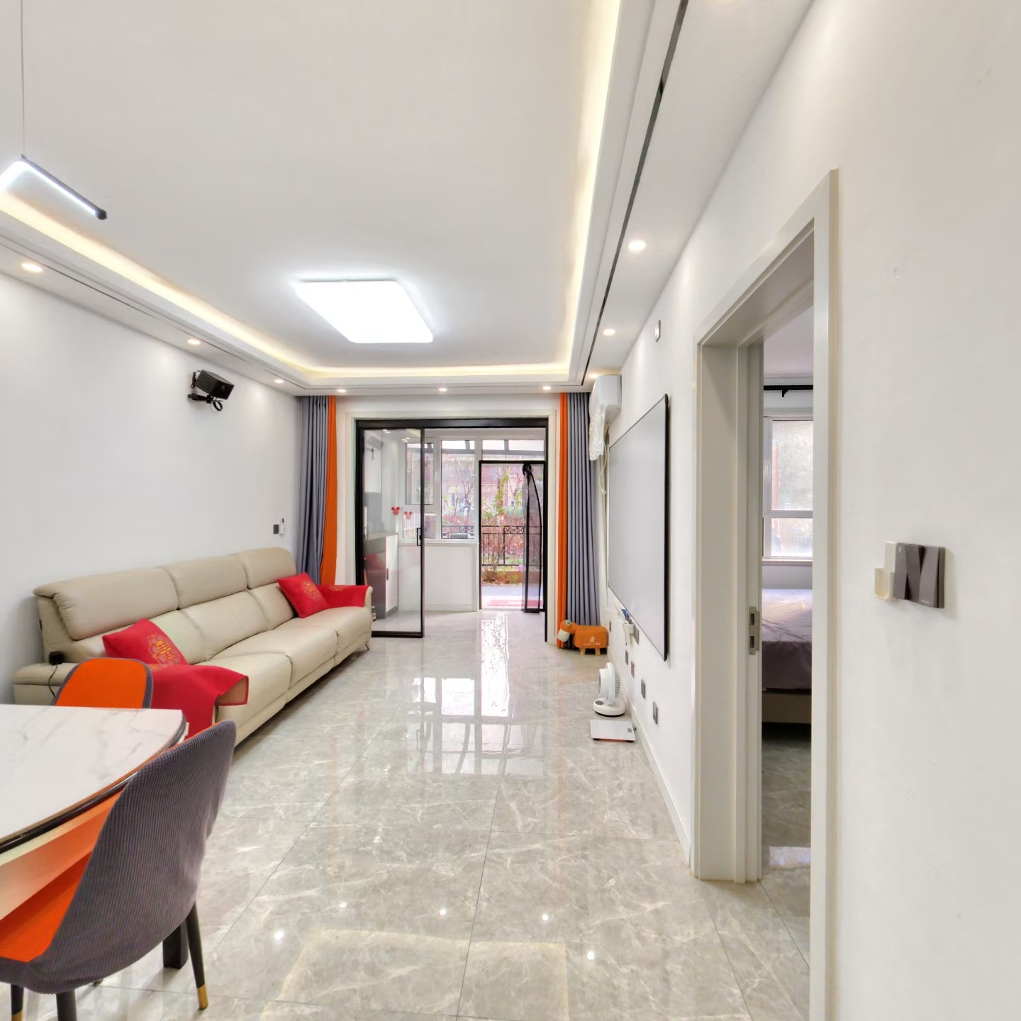 高铁东站 牛津花园装修两居 一层带院子