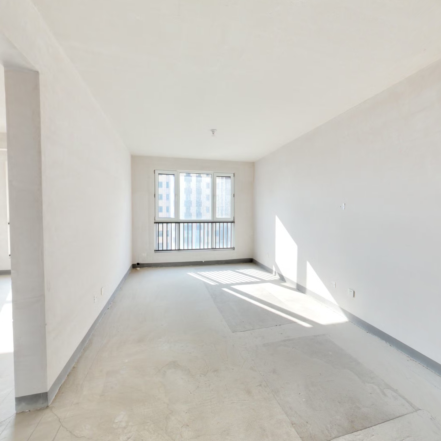 一线河景美宅，标注现房，即买即住