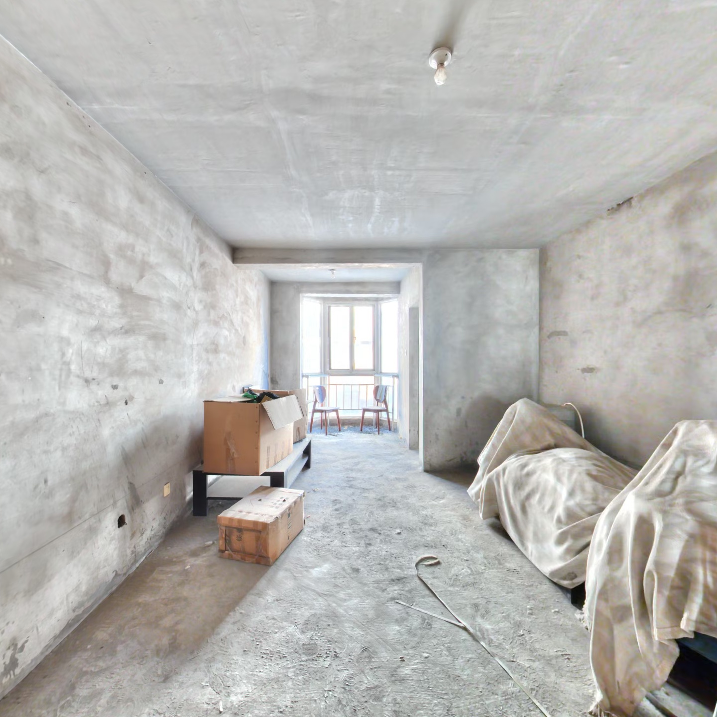 此房是中楼层 户型方正没有面积浪费中等装修 拎包入住