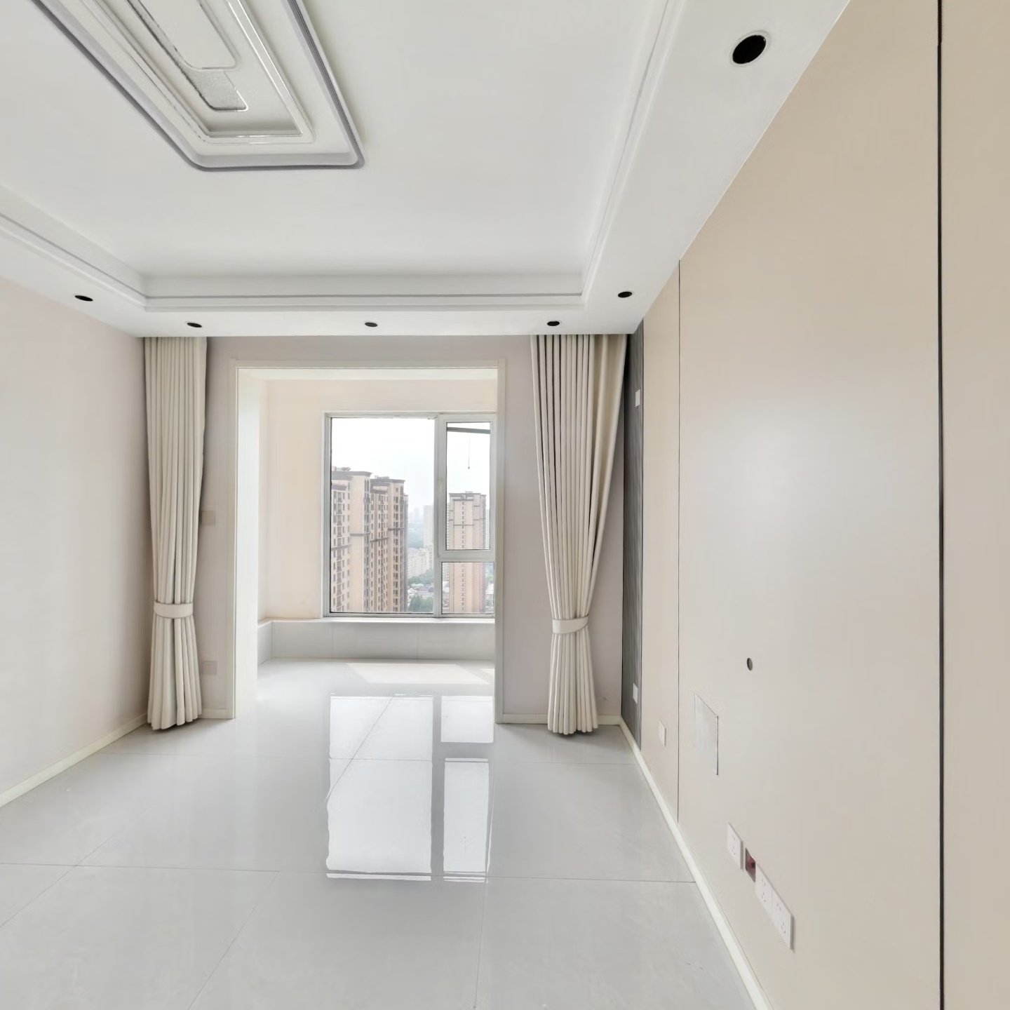 出售香邑溪谷南北通透两居  中等装修  视野很好