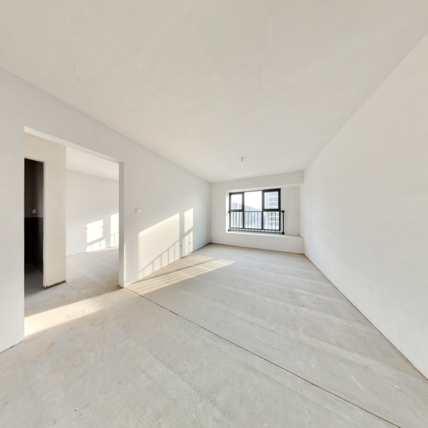 华远二期的四叶草户型，南北三通透，双明卫