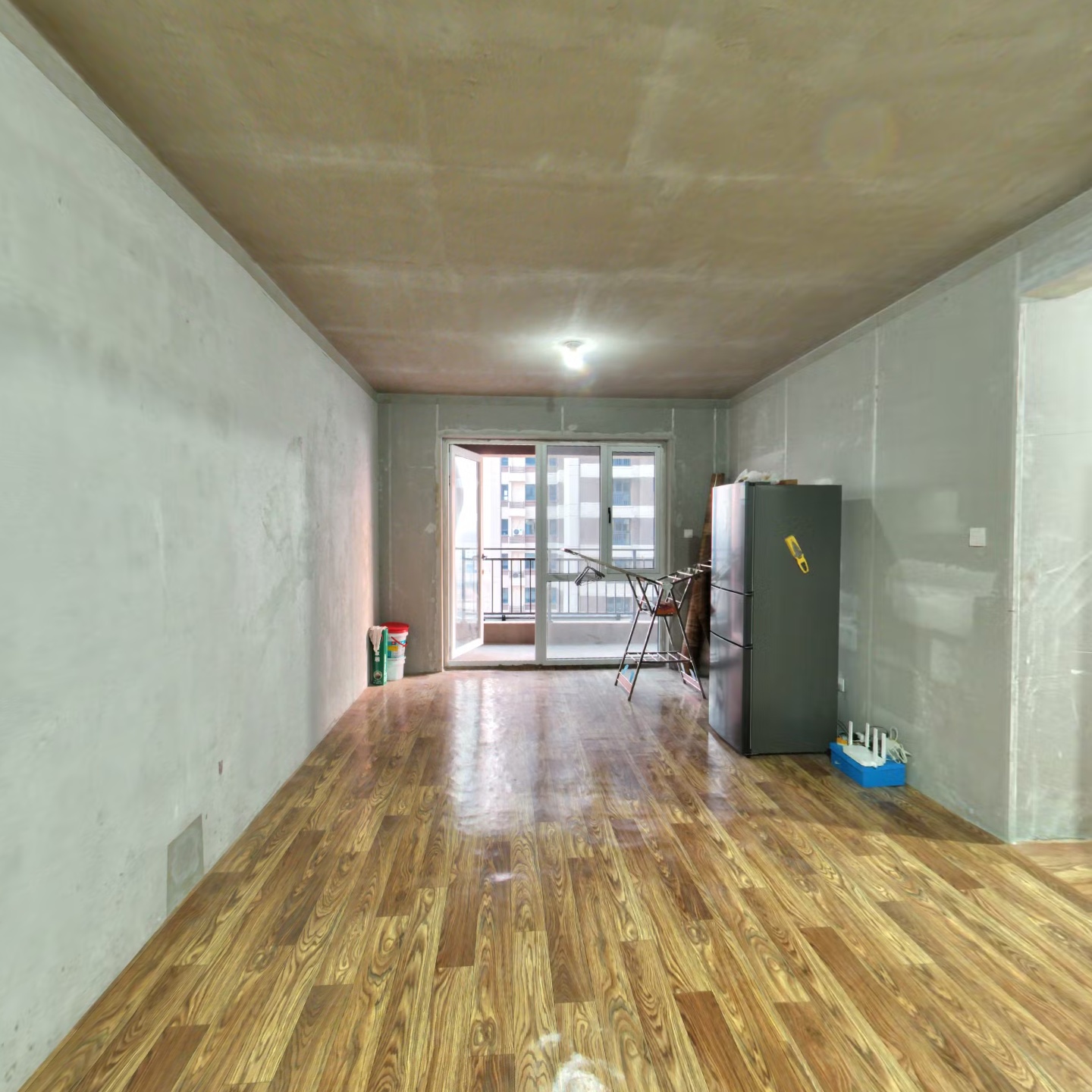 高新区集中供暖南北通透毛坯小三居