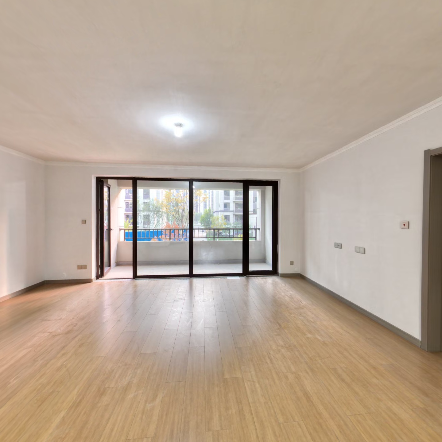 樾府现房 可贷款 三阳开泰户型 采光好