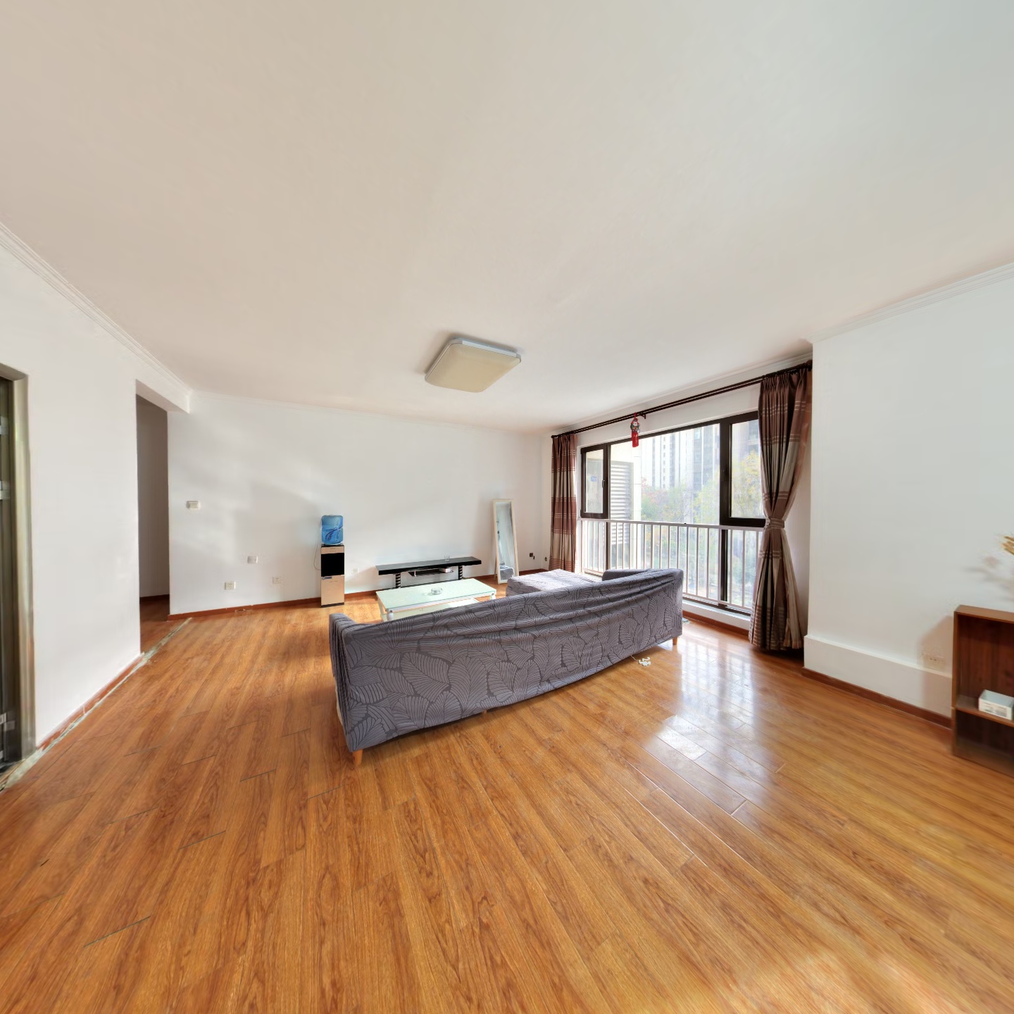 一梯两户洋房，采光好，户型方正，精装修