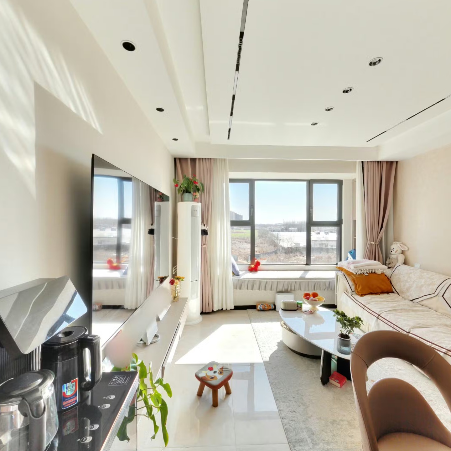 有房本，精装修，南北通透双卫三居室，采光充足