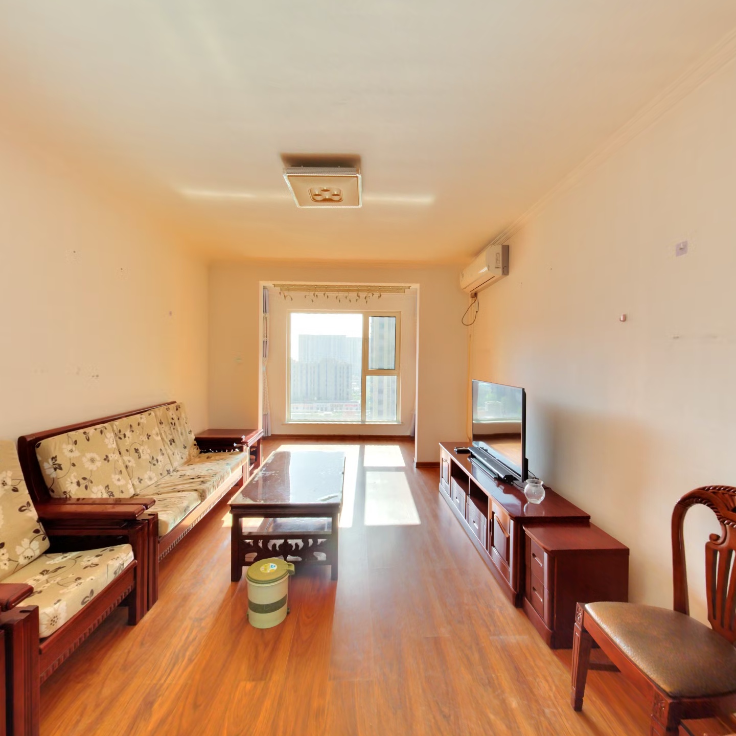 精装南北通三居.拎包入住.全天采光.税费低...