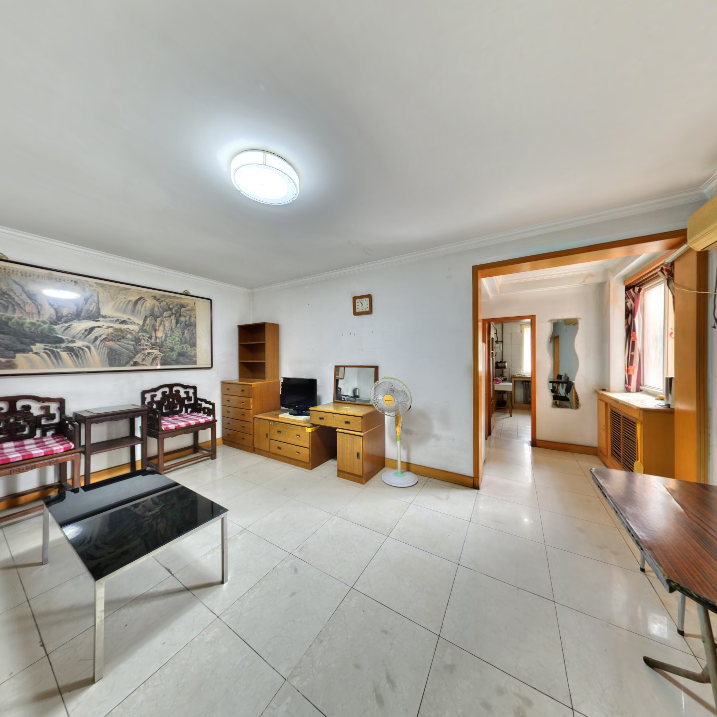 地鐵105米，南向兩居，首付40萬(wàn)，中間層，誠(chéng)售。