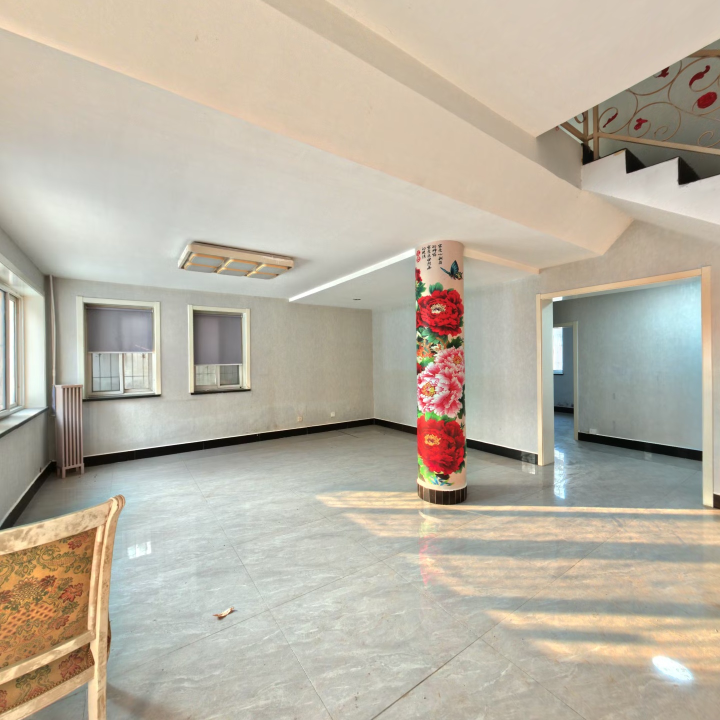 独栋别墅，边户，纯南大院子，方正，视野开阔。