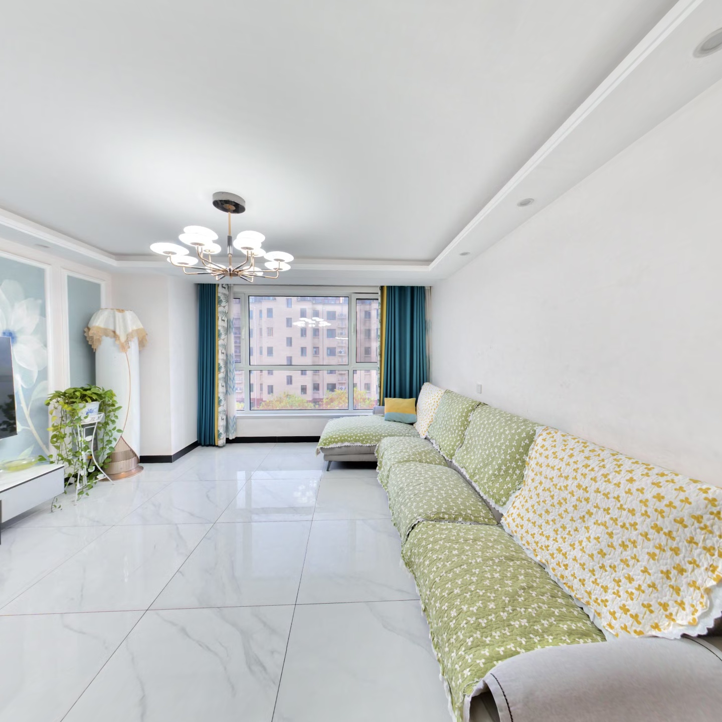 钢混结构 南北通透板楼 中间楼层 视野开阔 距高铁站近