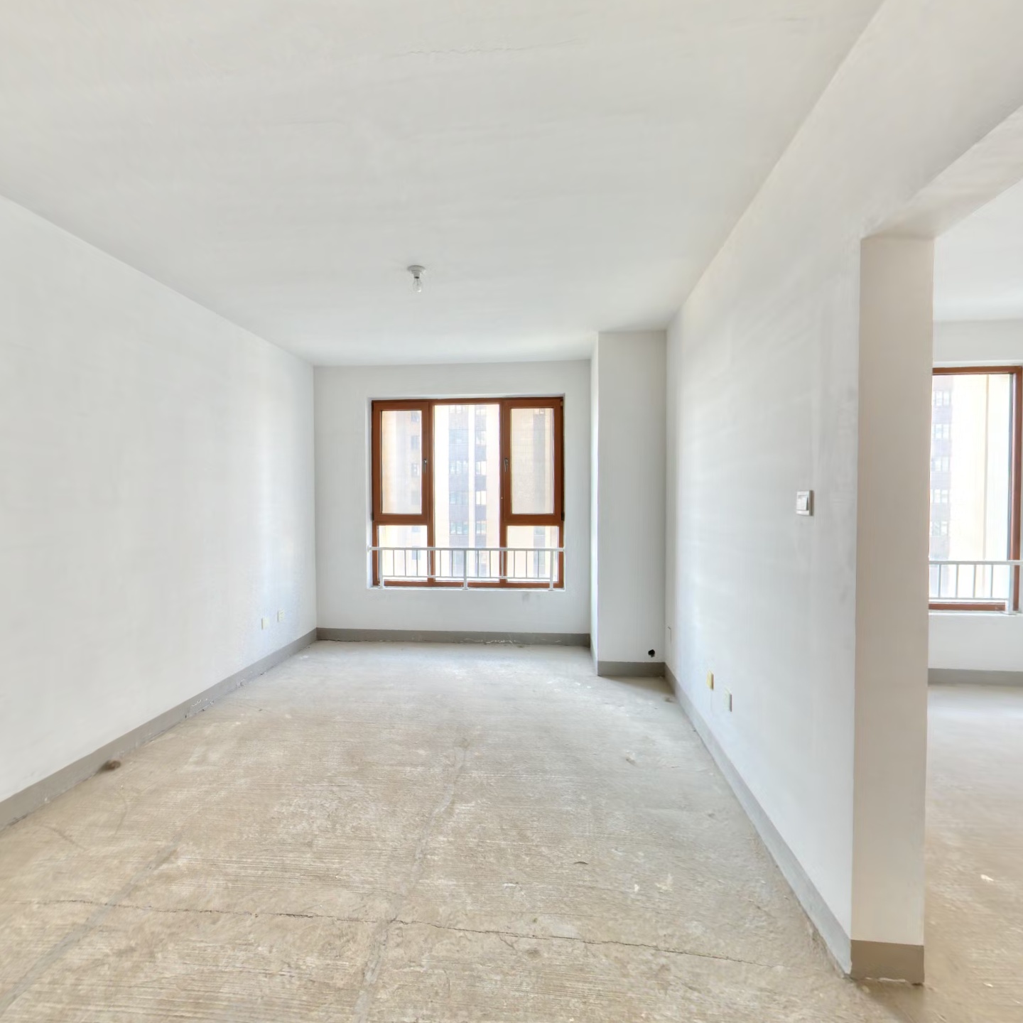 南向2居毛坯随意装修 户型方正 中间楼层采光充足