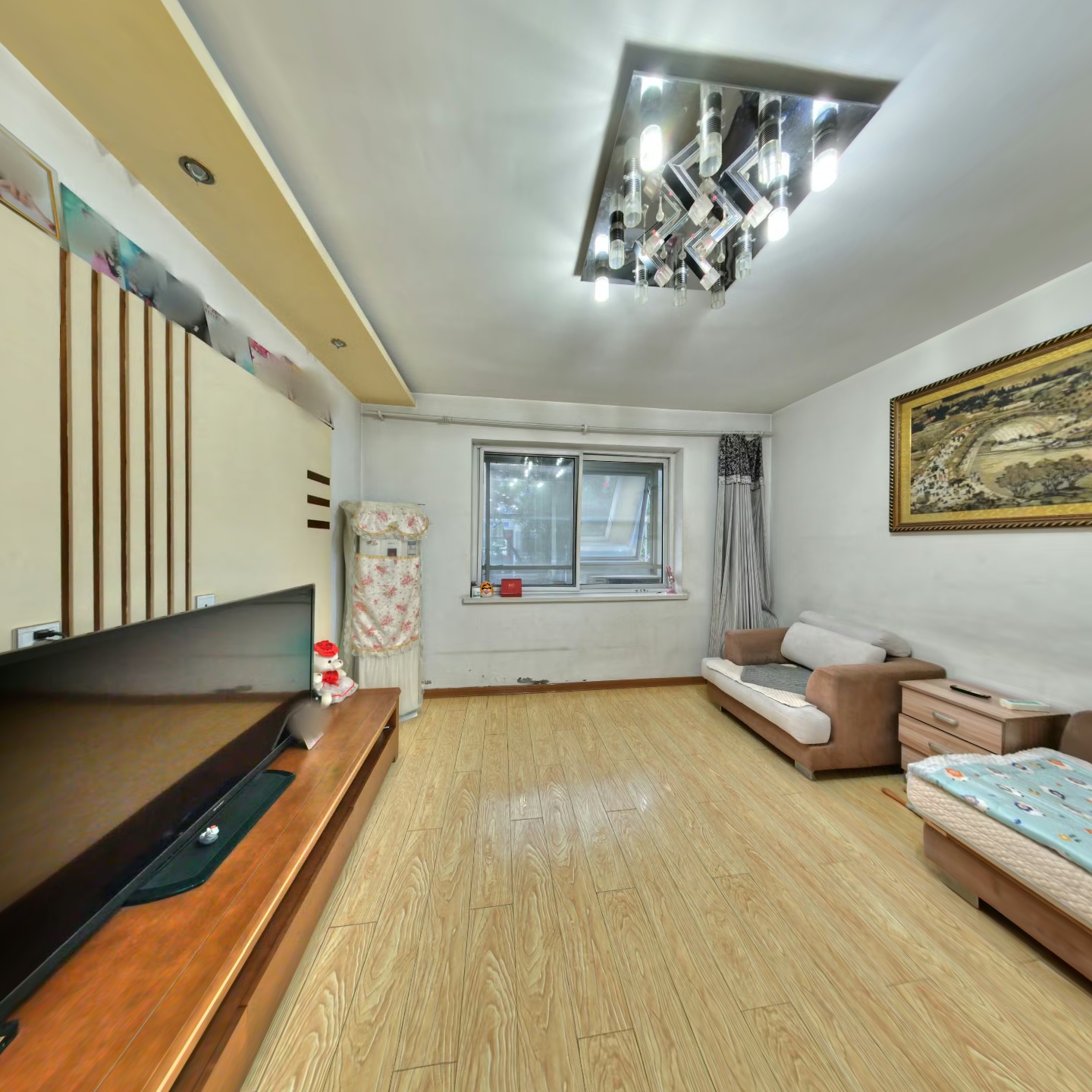 房子中低楼层，采光好，物业费低