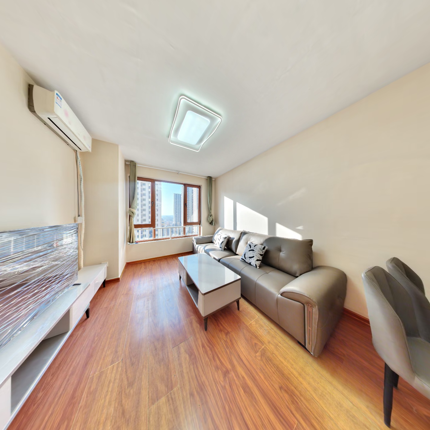 诚意出售 中间好楼层 采光视野好 价格可小议