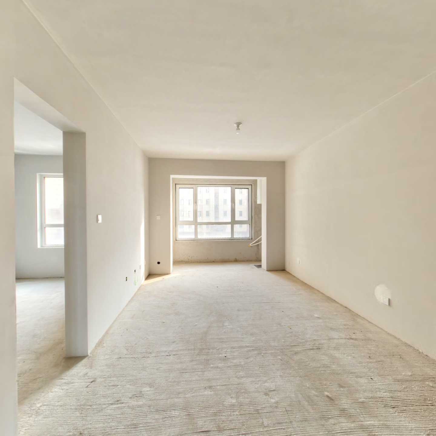 小区内有幼儿园，环境绿化好，一梯三户，可更名